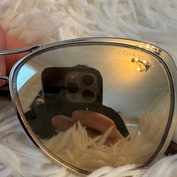 AUTHENTIC Women’s Chanel 18k Gold Mirrored Pilot Sunglasses - Picture 5 of 6
